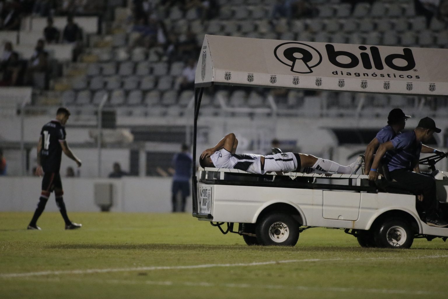 Jean Carlos sofre lesão no ligamento do joelho e fica fora da temporada