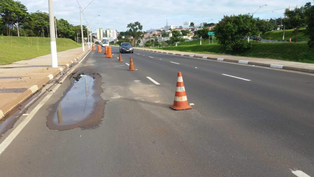 Chuva danifica mais um trecho da nova marginal Piçarrão