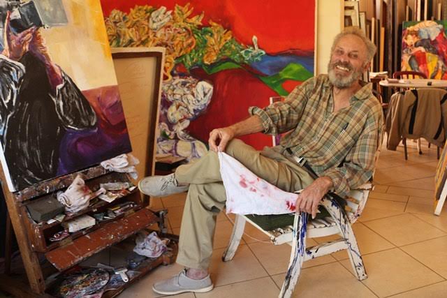 Egas Francisco participa de performance com pinturas ao vivo