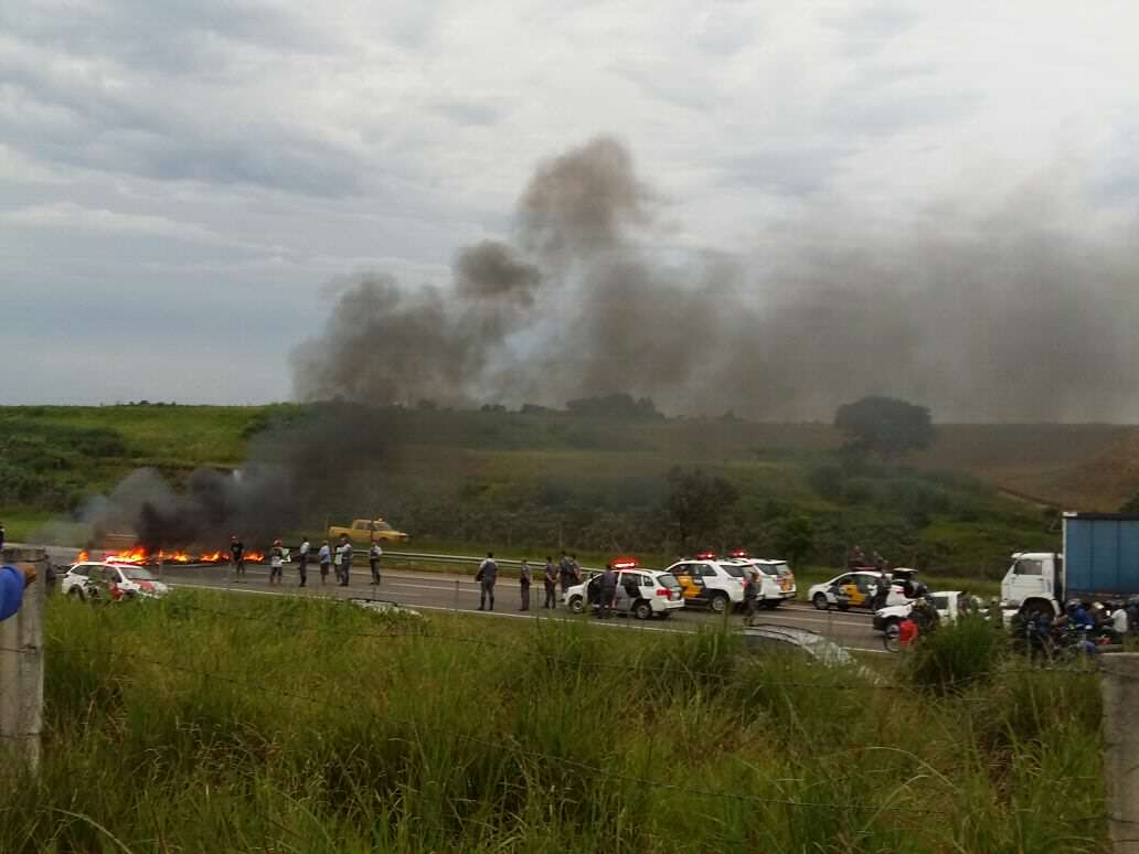 Protesto bloqueia Santos Dumont na região de Viracopos