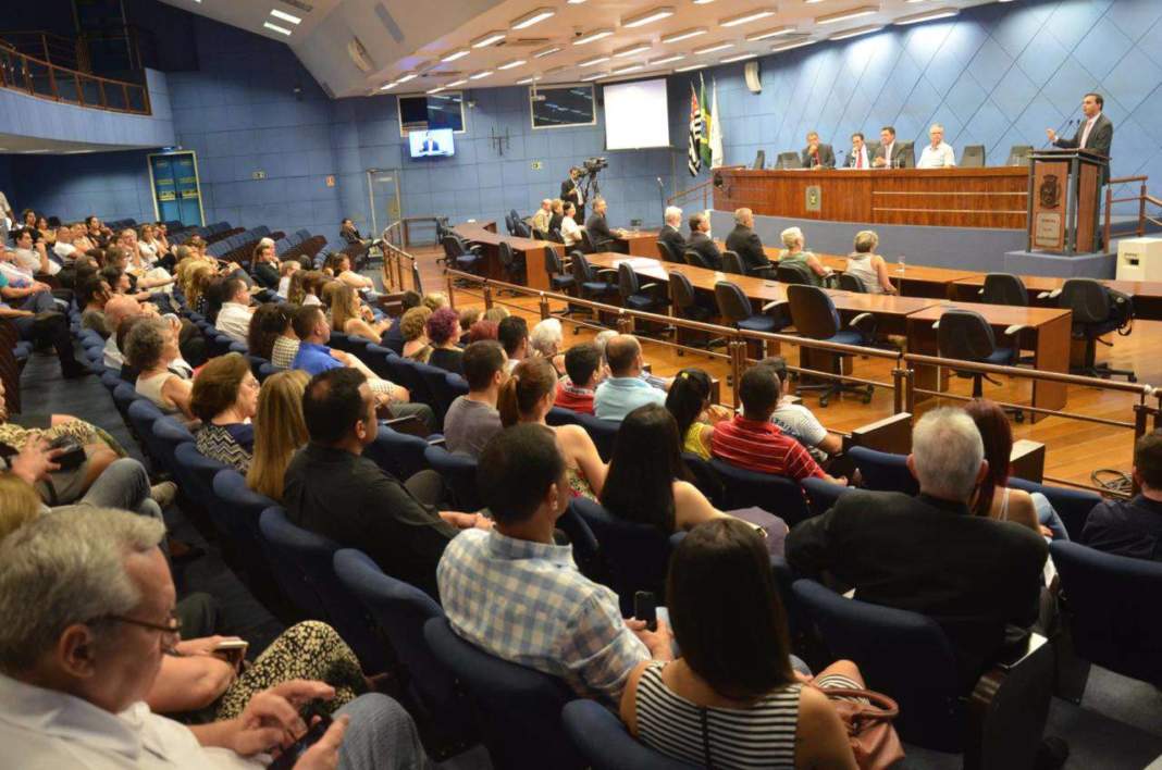 Funcionários públicos, em Campinas, poderão ter a licença paternidade ampliada