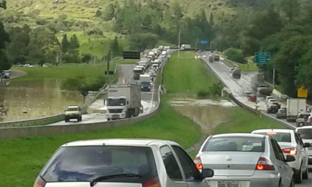 D. Pedro I tem ponto de alagamento em Valinhos mas é transitável