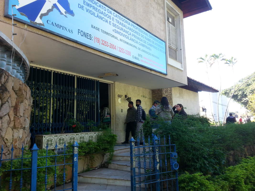 Vigilantes demitidos da Gocil afirmam que vão receber apenas parte de seus direitos