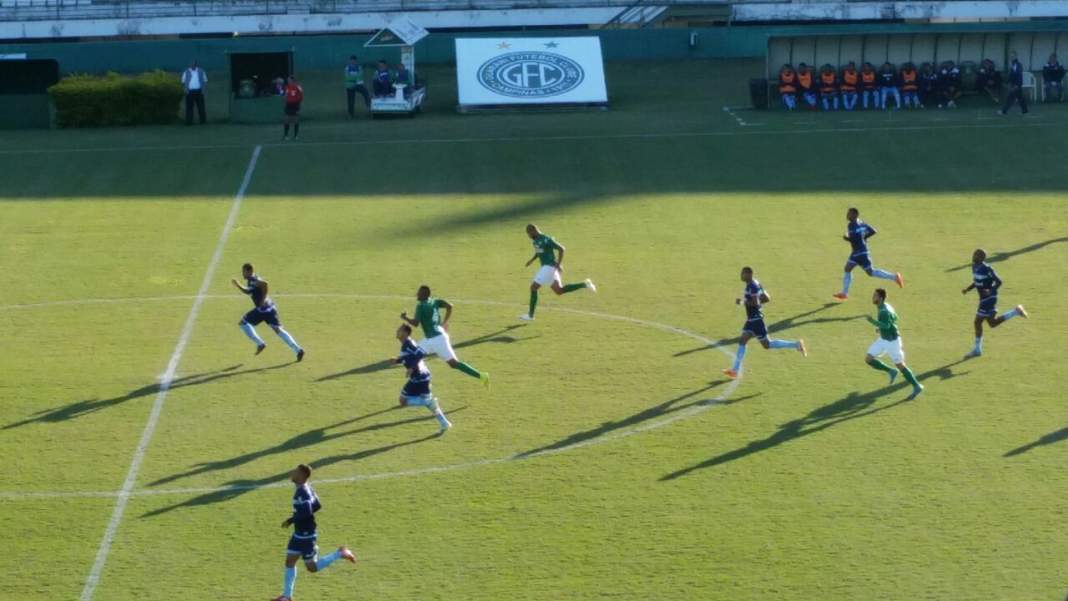 Guarani não joga bem, mas vence o Macaé