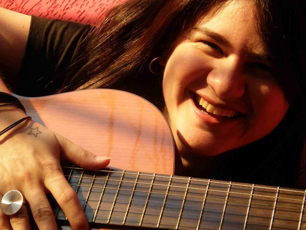 A voz delicada de Angélica Aranha é a atração deste sábado do projeto Jaraguá Music