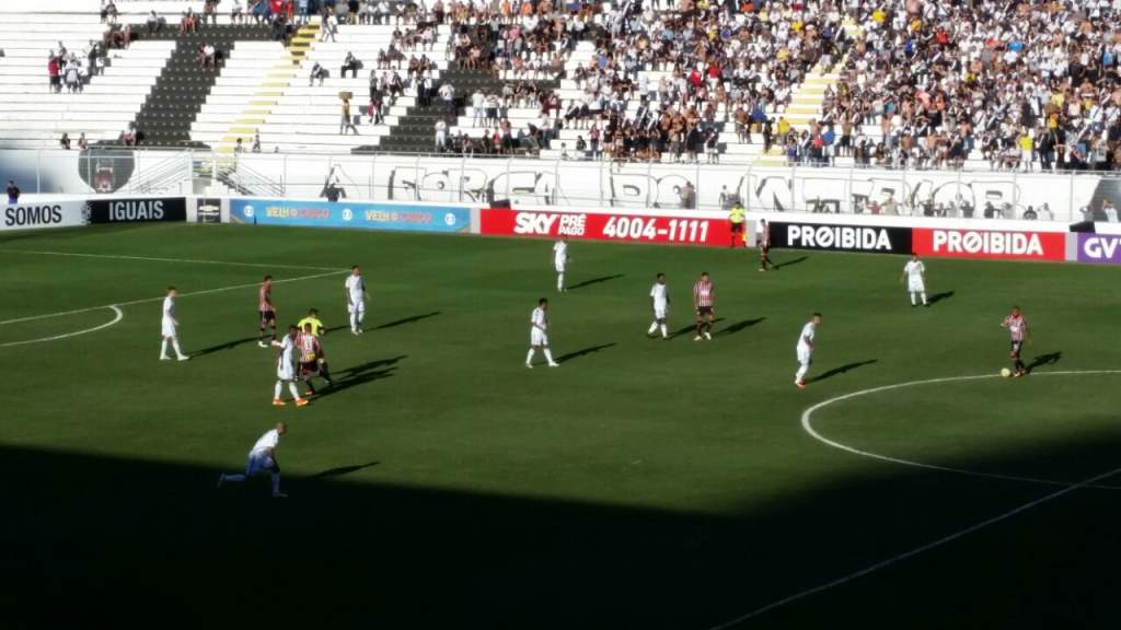Com 1 jogador a mais, Ponte vence o São Paulo