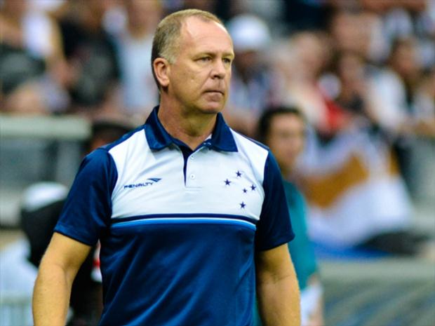 Cruzeiro  confirma a  contratação de Mano Menezes