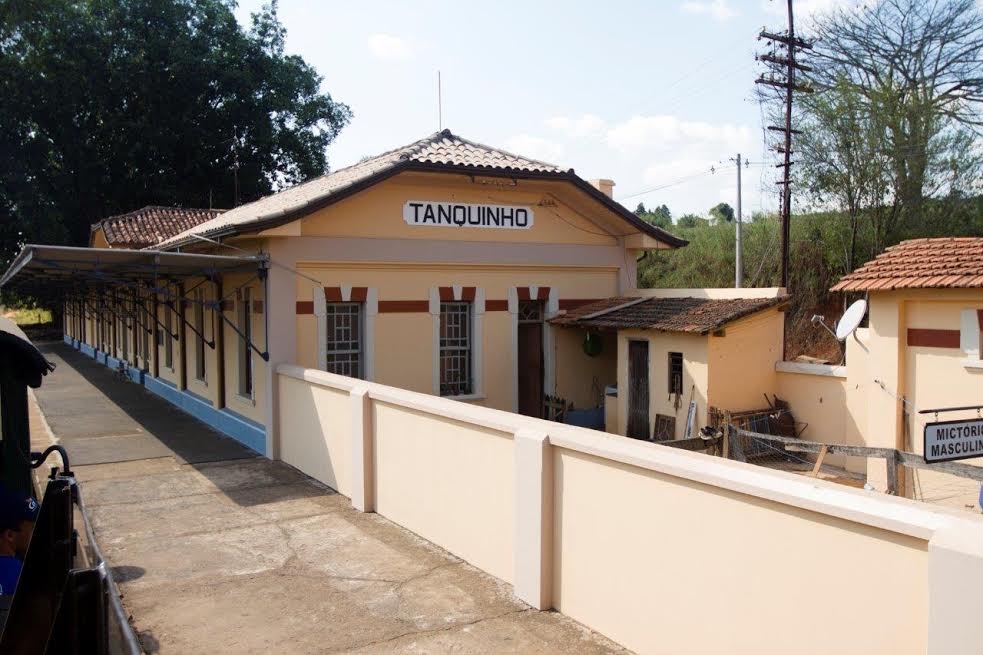 Condepacc recupera as cores originais de estações de  trem  históricas  na cidade