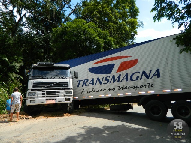 Acidente com carro pesado que apresenta problemas de freio