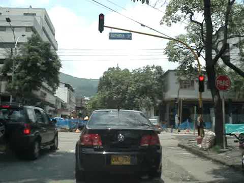 Veículos parados no semáforo