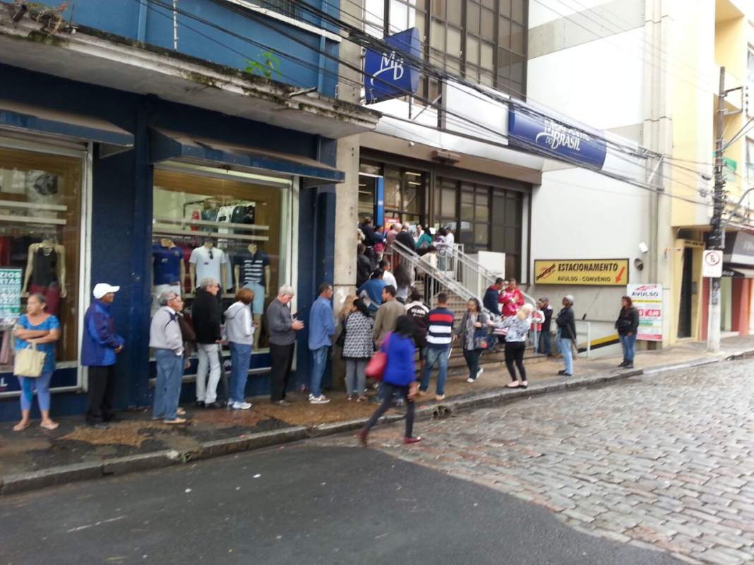 Greve dos bancários começa e muda rotina de campineiros