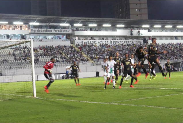 Ponte Preta tropeça em casa contra o lanterna do Brasileirão