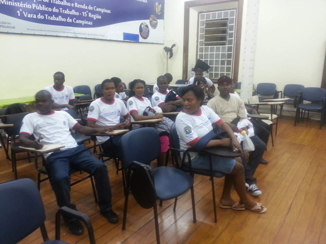 Especial: Haitiano reconquista a cidadania em Campinas através de aulas de alfabetização e reforço na língua portuguesa