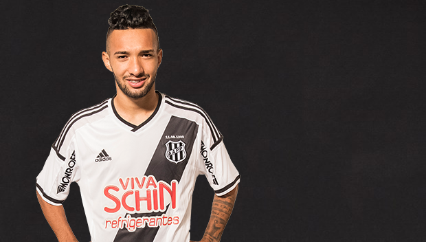 Clayson volta aos treinos, mas é dúvida contra o Cruzeiro