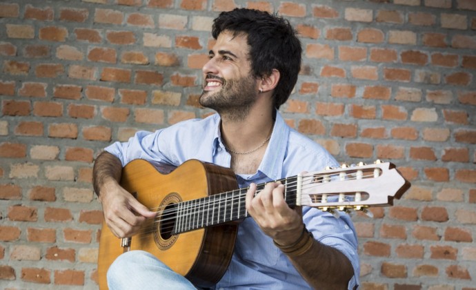 Projeto Jaraguá Music começa novembro com apresentação do cantor Guilherme Lamas, neste sábado