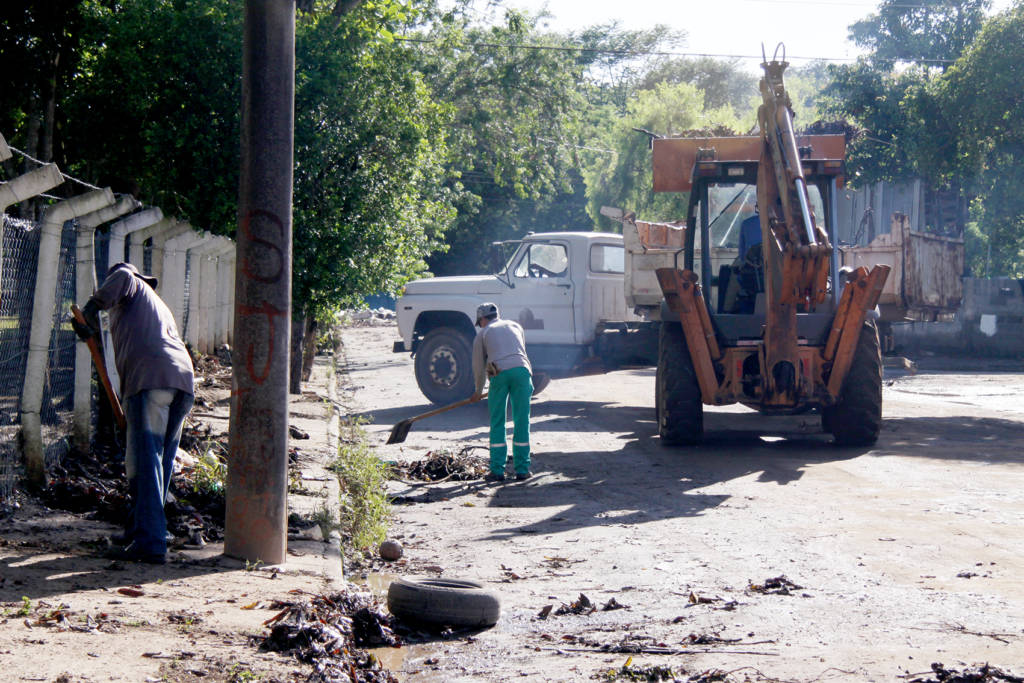 Prefeitura de Nova Odessa faz limpeza de vias após forte chuva