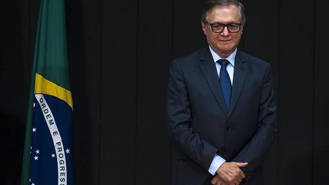Ministro da Educação volta atrás e reconhece erro em comunicado enviado para escolas