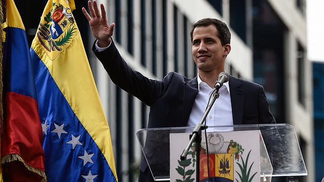 Juan Guaidó está a caminho da fronteira com Colômbia para tentar coletar ajuda humanitária