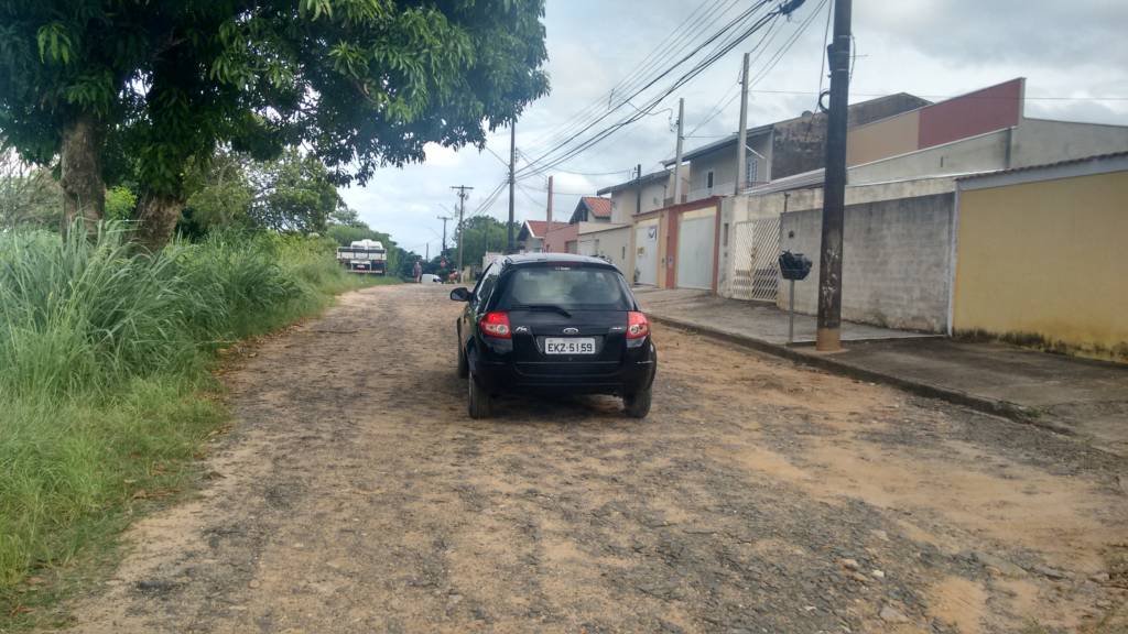 Moradores pagam, mas não recebem asfalto em bairro de Campinas