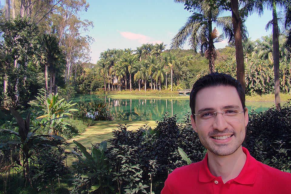 Dr. em demografia pela Unicamp, Igor Cavallini Johansen comenta que grupos com piores condições socioeconômicas e ambientais são mais acometidos pela dengue