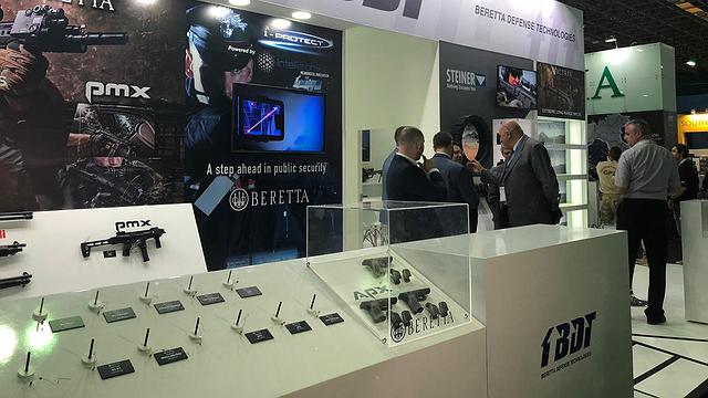 Arma desaparece de estande de feira de segurança no Rio