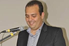 Jornalista Edinho Baffi fala sobre o curso de política que acontece no Hotel Mercure