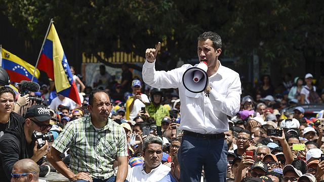 Guaidó diz ter apoio das principais unidades das Forças Armadas e chama venezuelanos às ruas