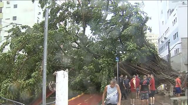 Chuva deixa um morto e dois feridos no litoral paulista