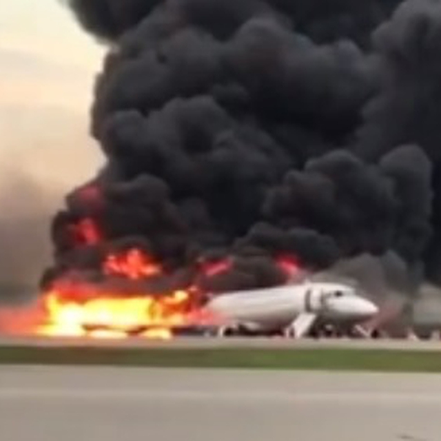 Chega a 41 o número de mortos no incêndio em avião no aeroporto internacional de Moscou, na Rússia
