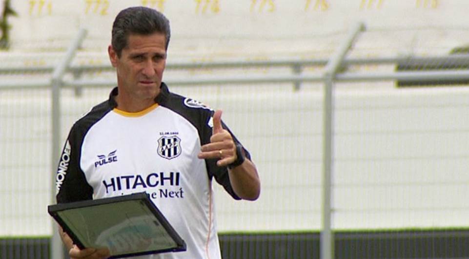 Diretoria da Ponte Preta confirma permanência do técnico Jorginho