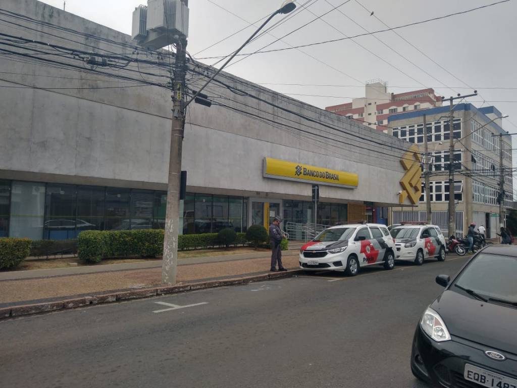 Agência do Banco do Brasil é alvo de bandidos, em Indaiatuba