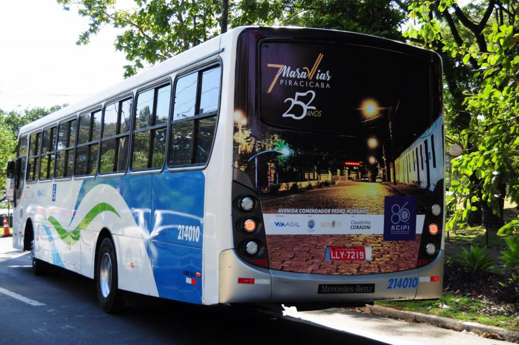 Piracicaba completa 252 anos e ônibus são decorados com fotos da cidade