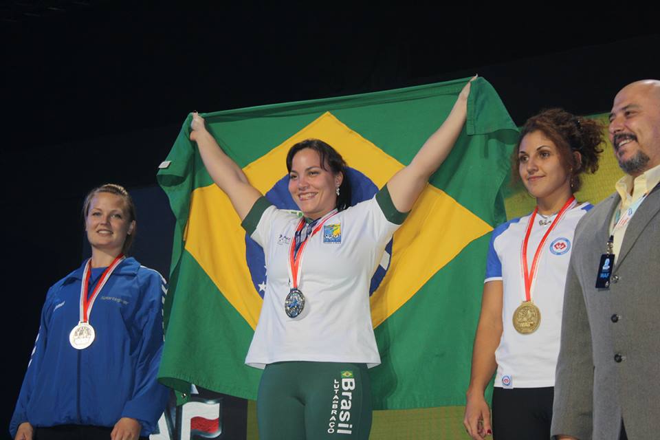 Atleta campineira tenta arrecadar verba na internet para representar o Brasil em Mundial de luta de braço