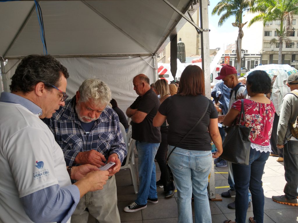 Campanha de conscientização sobre problemas no coração leva centenas de pessoas a Praça da Catedral