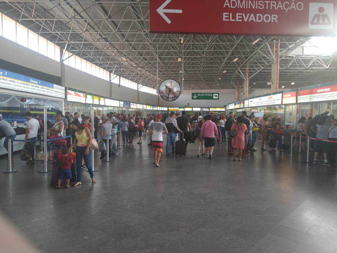 Rodoviária e aeroporto terão mais fluxo nas festas - CBN Campinas 99,1 FM