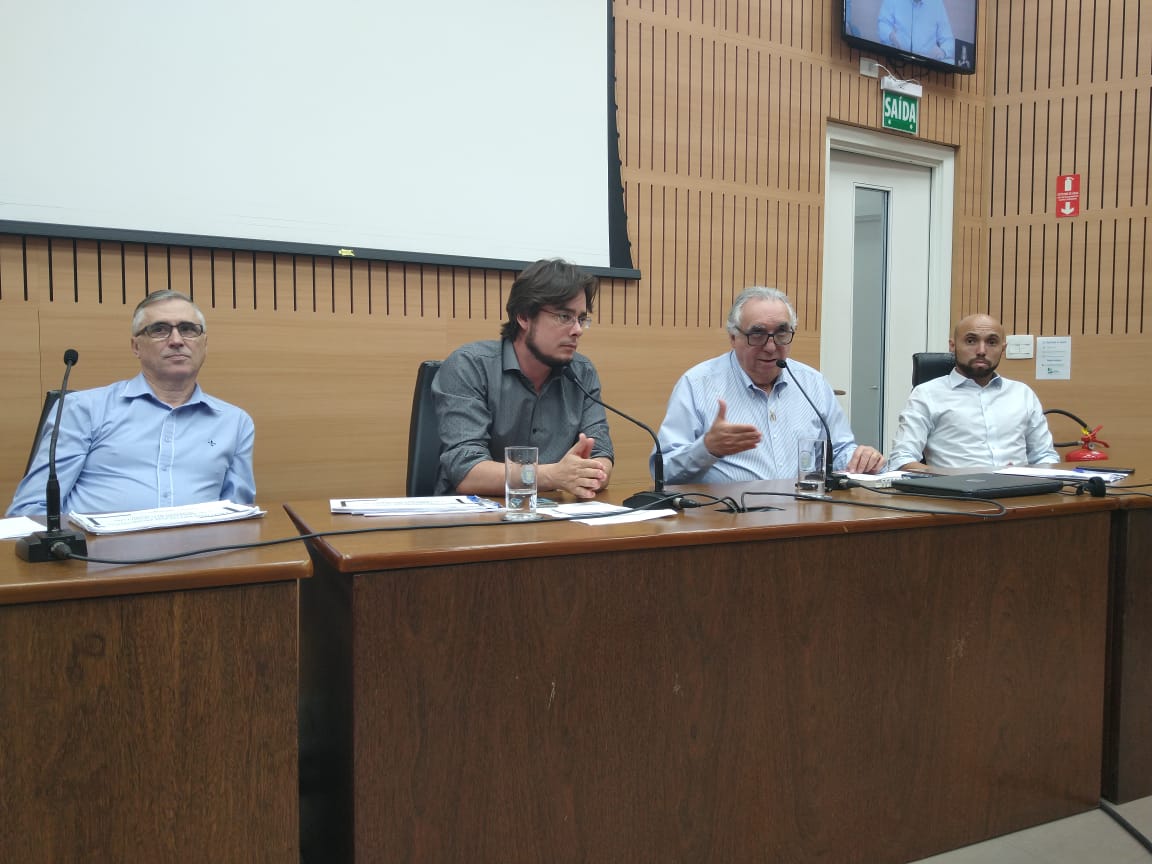 Cármino presta contas da Saúde na Câmara