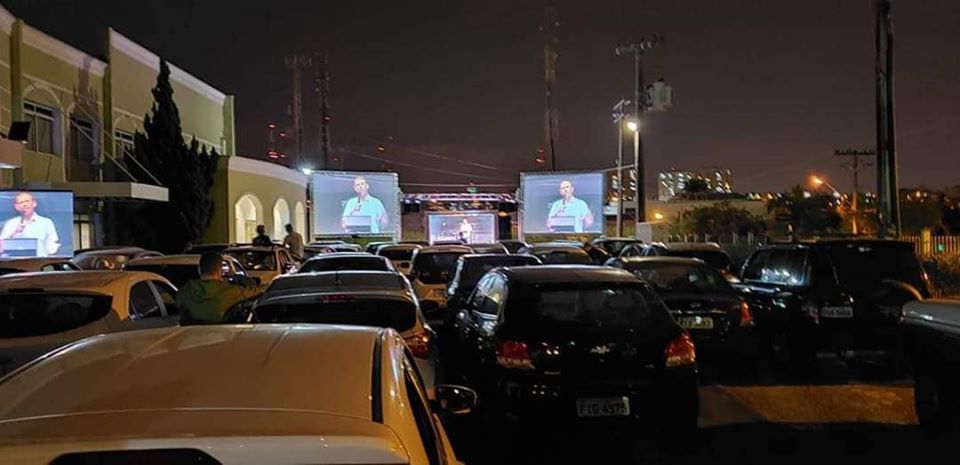Igreja celebra cultos “drive-thru” em Campinas