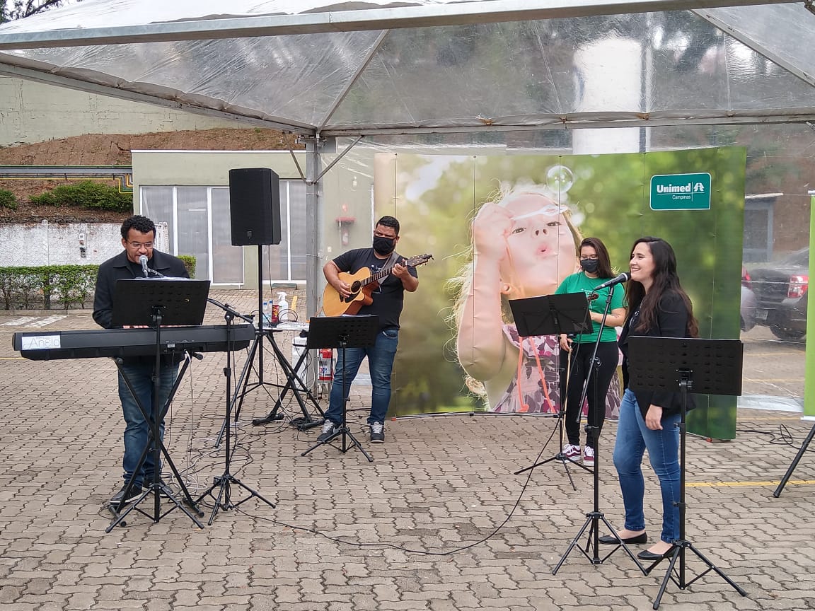 Homenagem emociona profissionais de saúde
