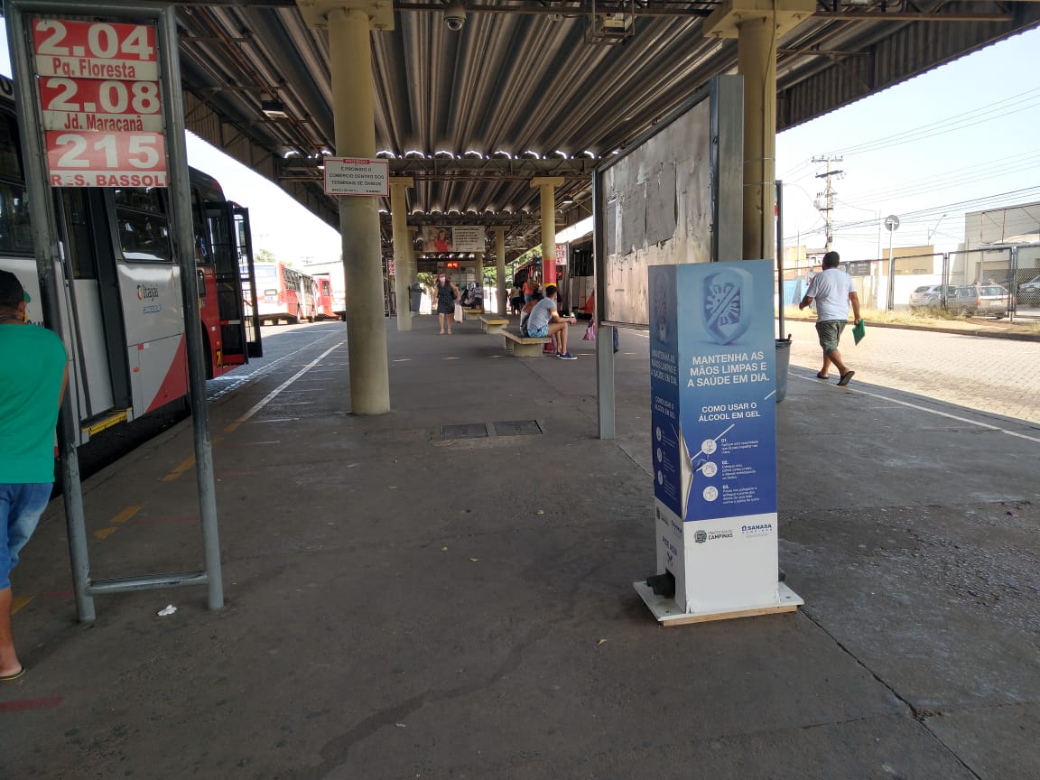 Aglomeração nos coletivos preocupa passageiros