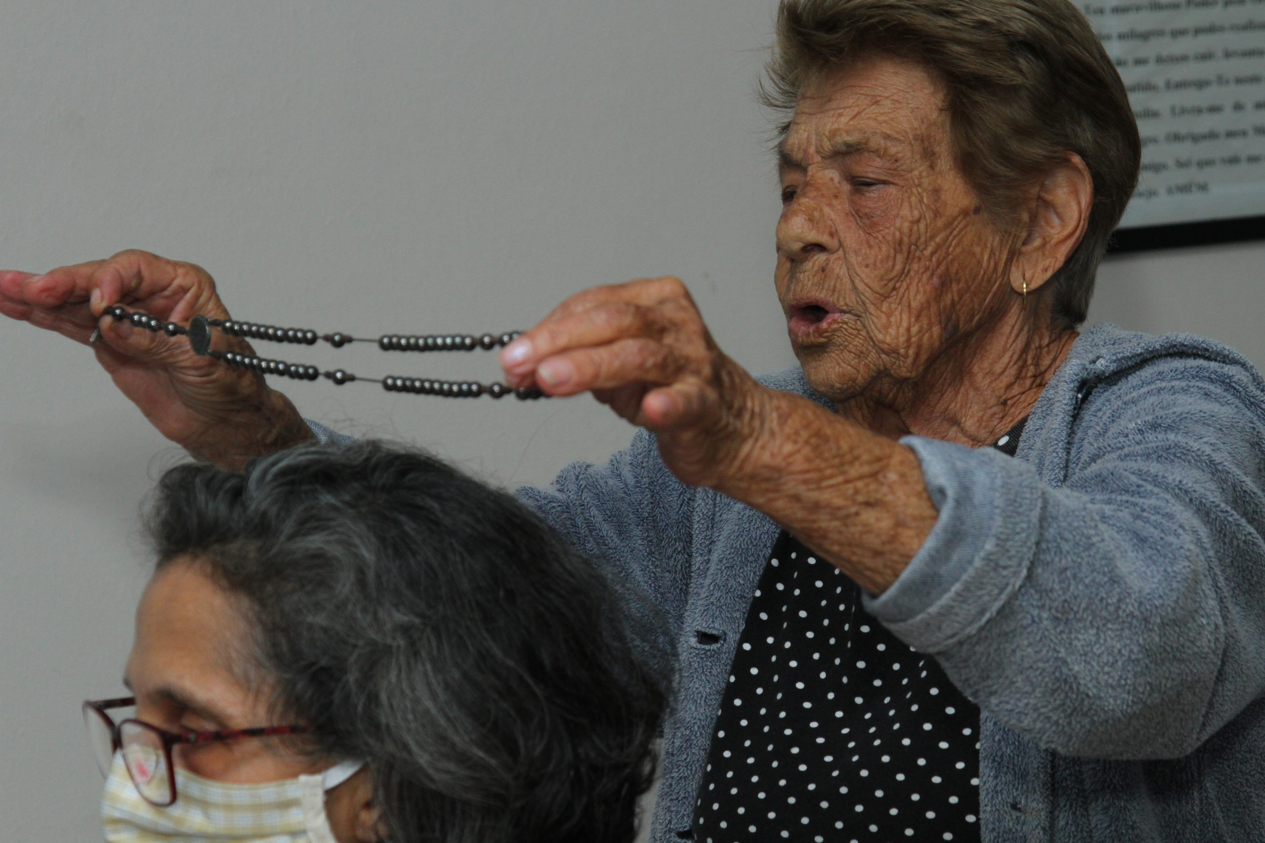 Projeto revela benzedeiras do Circuito das Águas