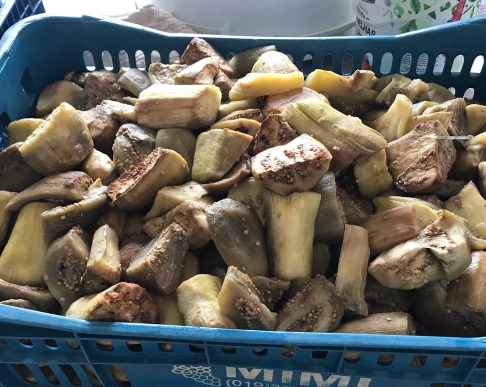 Vigilância e Polícia Civil apreendem produtos estragados