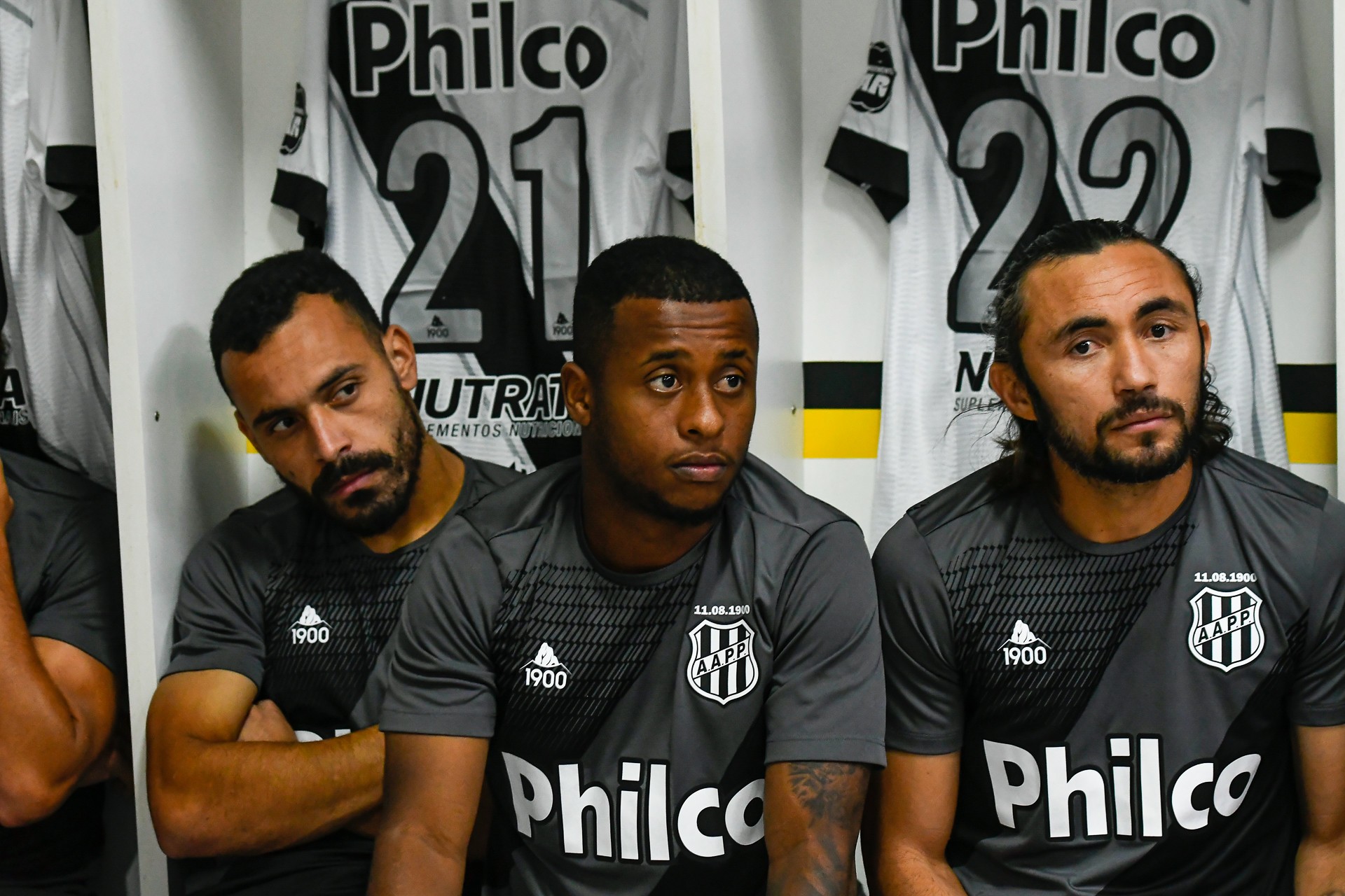 Ponte anuncia volante e dispensa meia-atacante