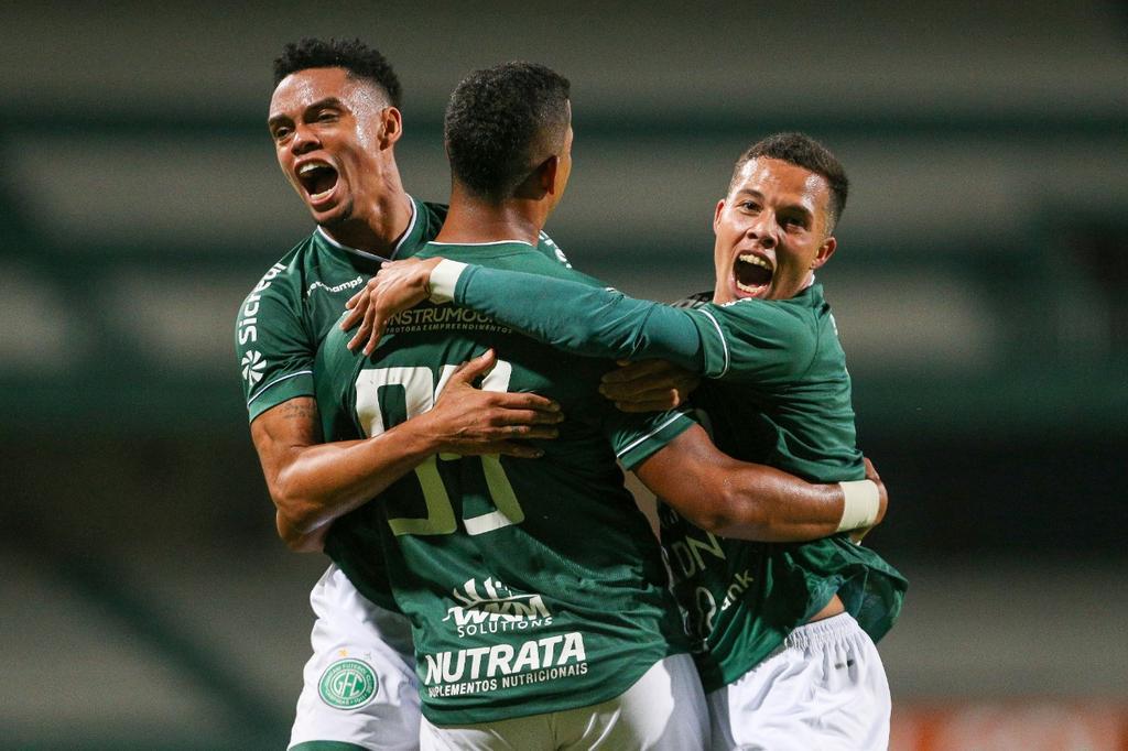 Guarani goleia e vence a primeira na Série B