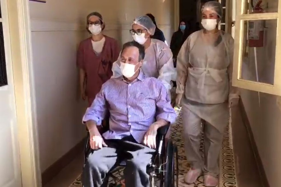 Vereador recebe alta após mais de 40 dias internado