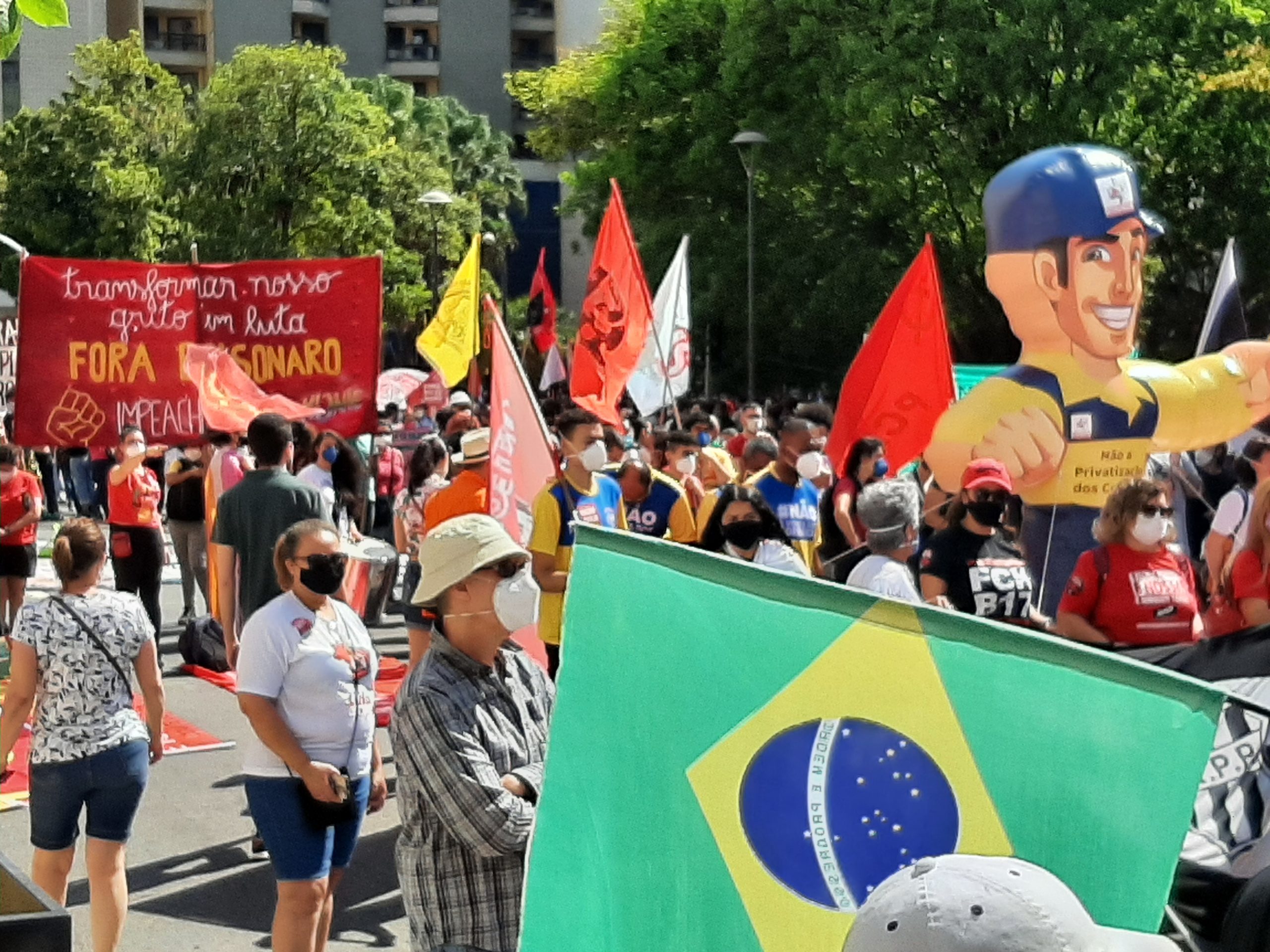 Opositores pedem saída de Bolsonaro em Campinas