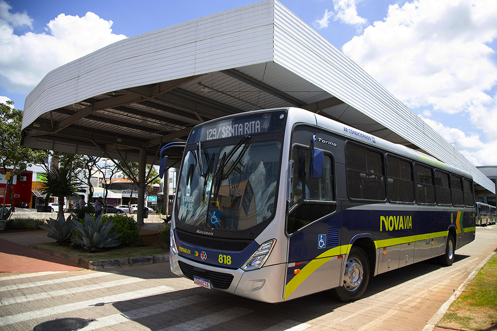 Encontro reúne fãs de ônibus no Centro-Oeste de Minas