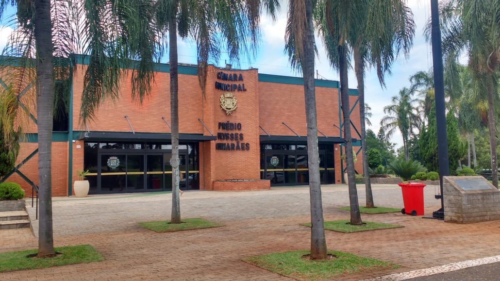 Câmara de Paulínia aprova aumento de salário de vice-prefeito e secretários