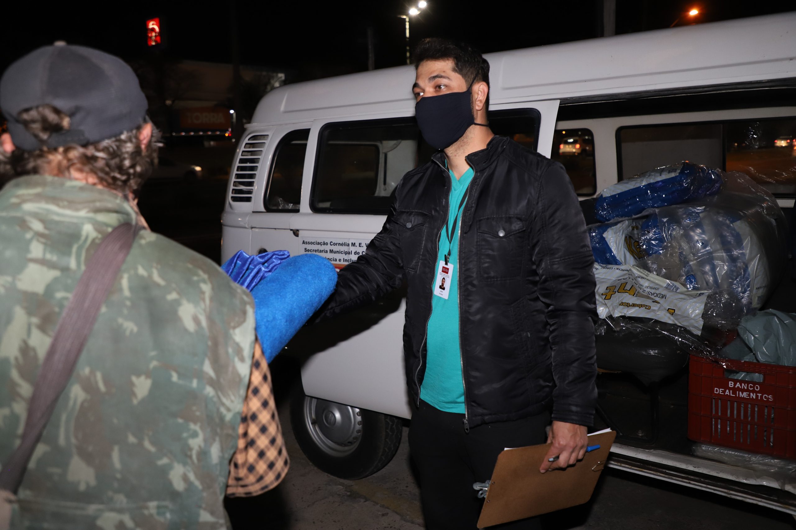 Operação Inverno atende dezenas de moradores de rua durante a frente fria