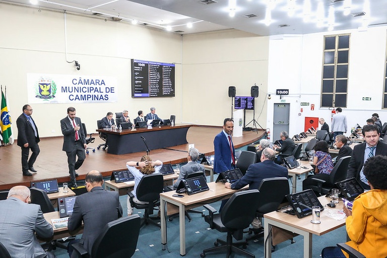 Câmara mantém veto a projeto que proíbe obrigatoriedade de máscaras