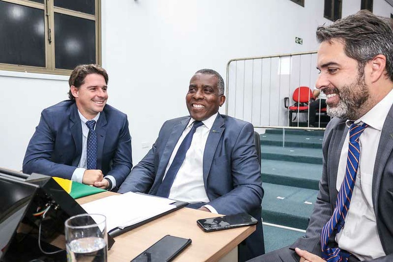 Projeto quer ‘pré-aprovação’ de conteúdo extracurricular em escolas